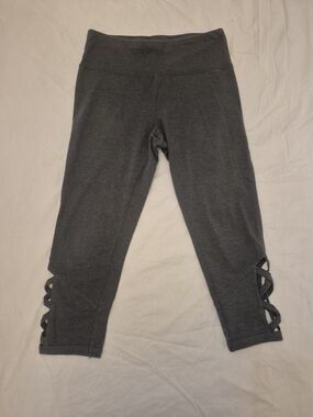 Dark Gray Crisscross Capri Leggings